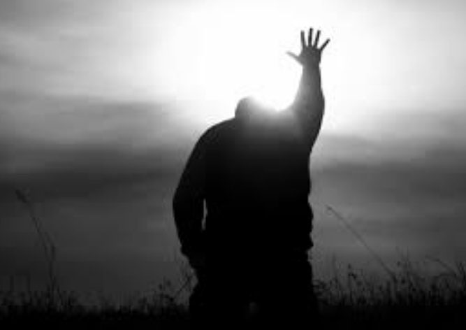 Here I am
Down on my knees again
Surrendering all
Surrendering 